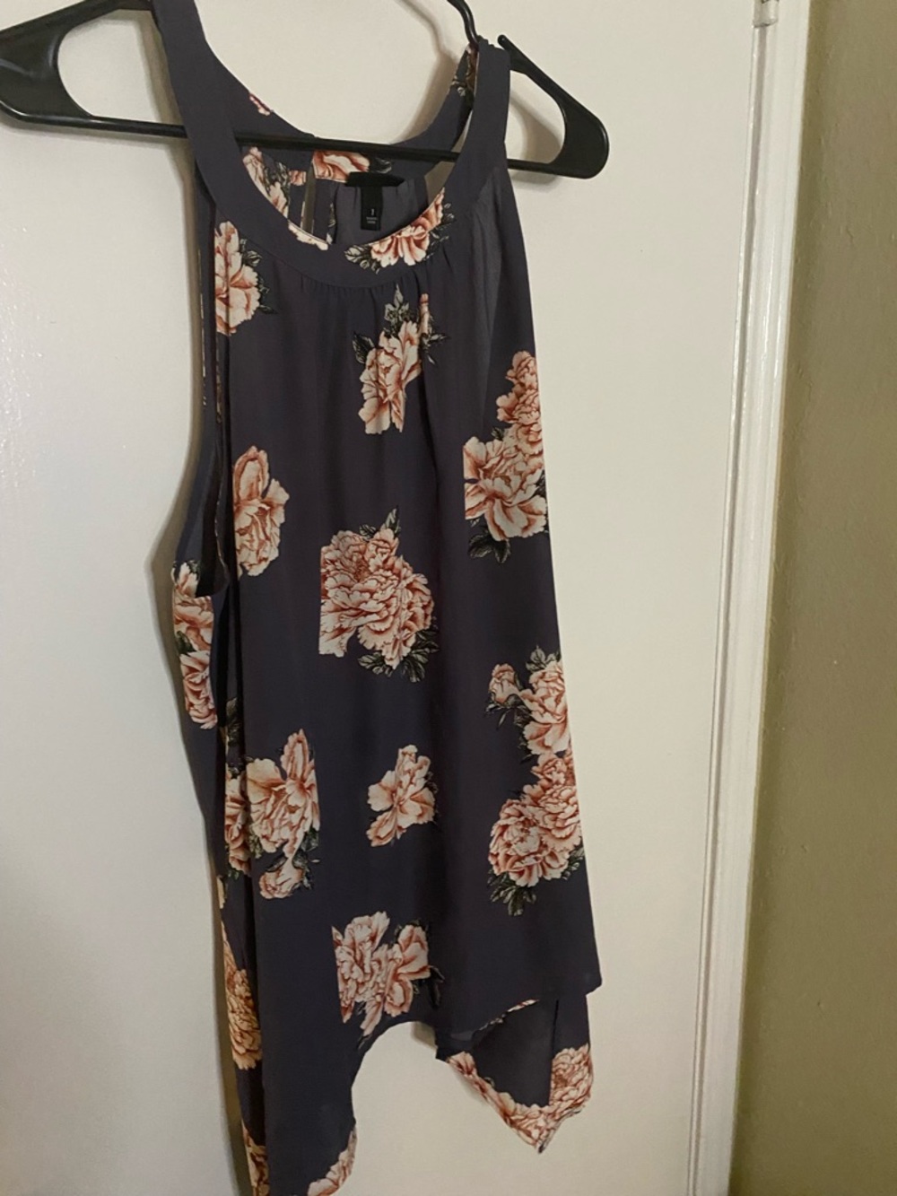 Torrid 1 Floral Sleeveless Hanky Hem Top - Charcoal with Blush Flowers